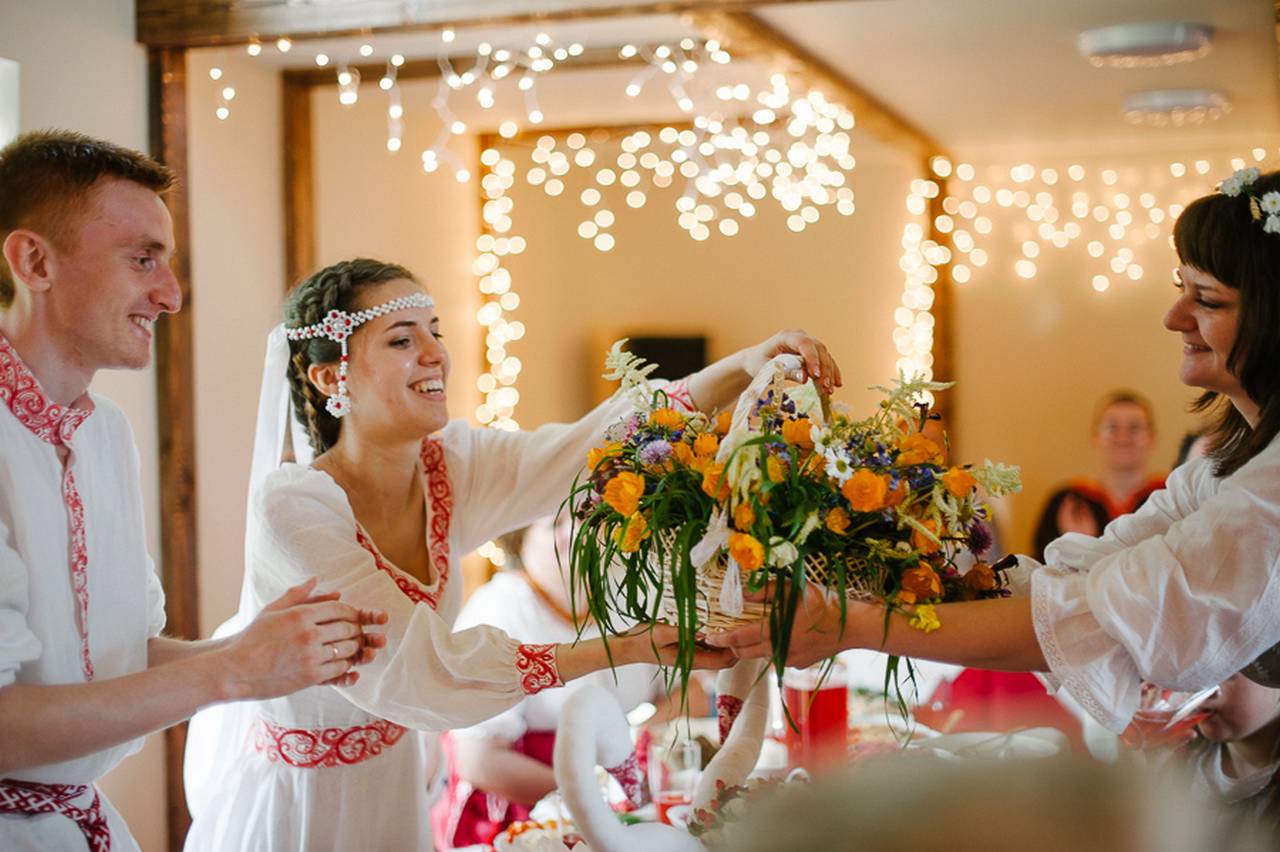 Кисловодских невест обучили традициям свадьбы на Красную горку
